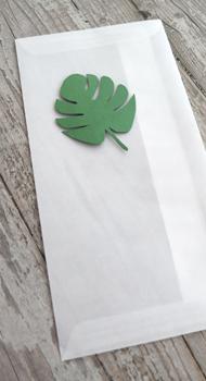 Tropisch blad op envelop